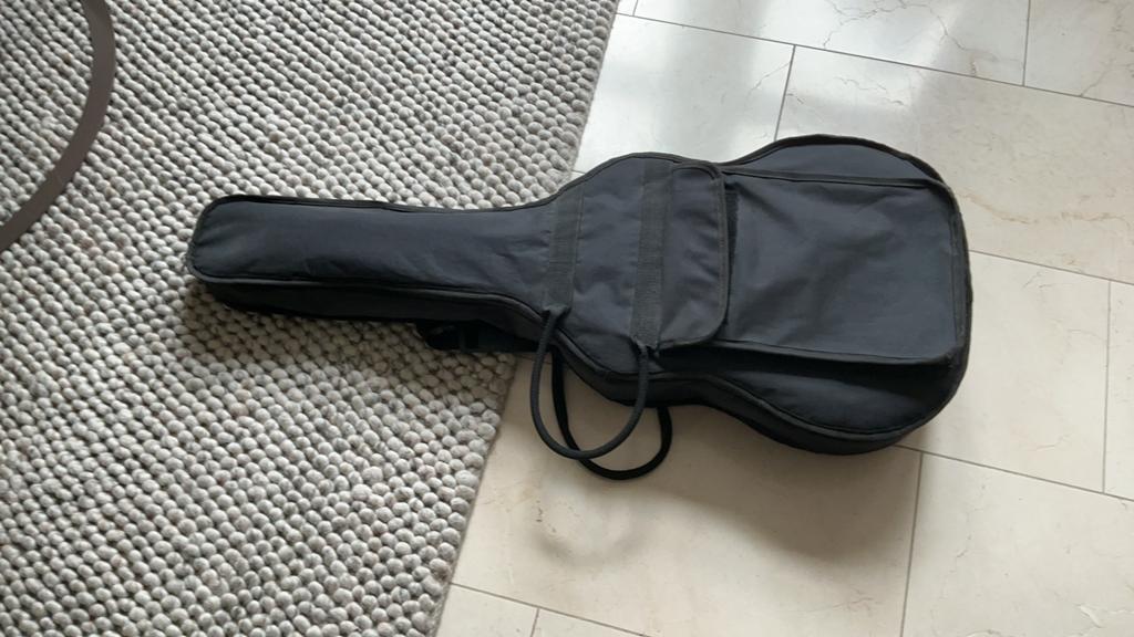 Gitaar voor linkshamdige  speler   Een losse snaar., Ophalen, Gebruikt, Klassieke of Spaanse gitaar, Met koffer