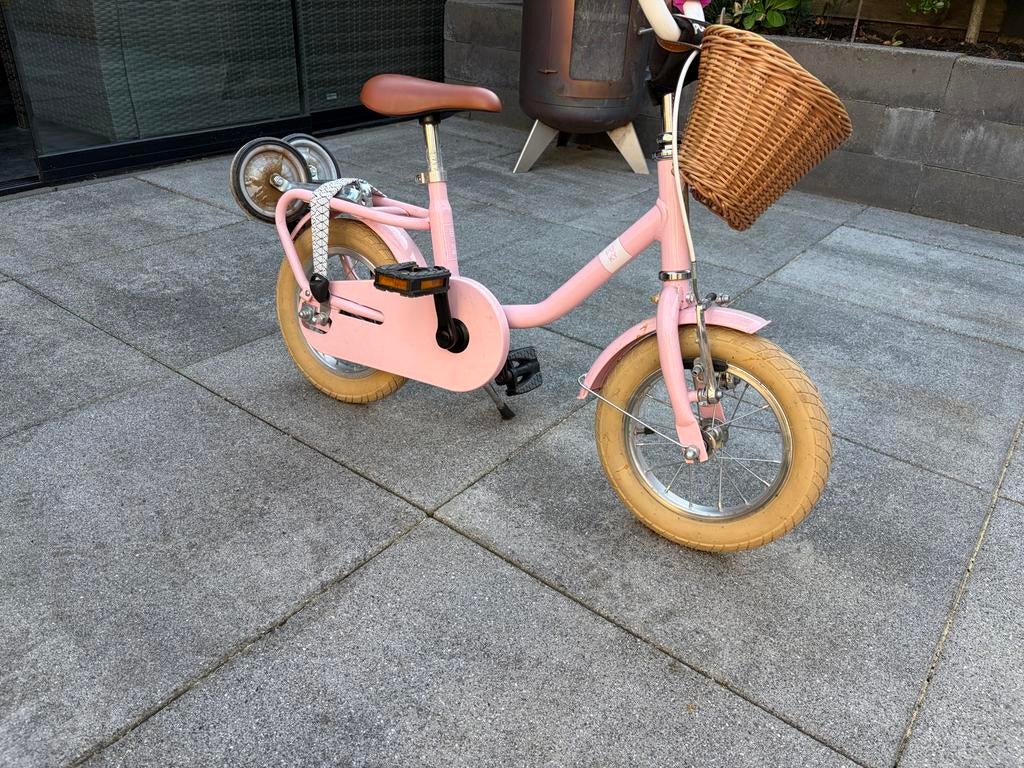 Roze 12 inch kinderfiets met zijwieltjes en mandje, Terugtraprem, Zijwieltjes, Gebruikt, Ophalen of Verzenden