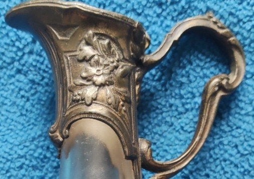 Antieke glazen karaf met tinnen montuur, Ophalen