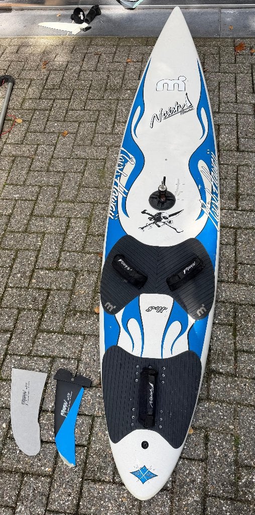 Complete windsurfset–Naish Board, 3x Zeil, Mast, 2x Giek, Watersport en Boten, Ophalen, 250 tot 300 cm, 6.5 m² tot 8 m², Met mast
