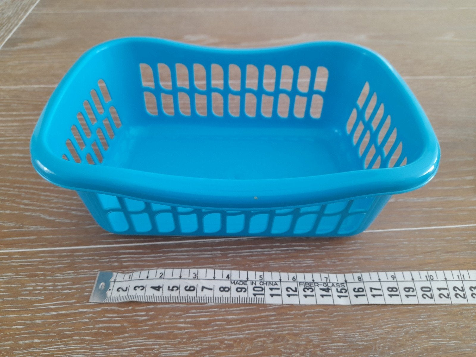 bijna gratis degelijke zwaar plastic turquoise mandje, Ophalen, Kunststof, Mand, Zo goed als nieuw
