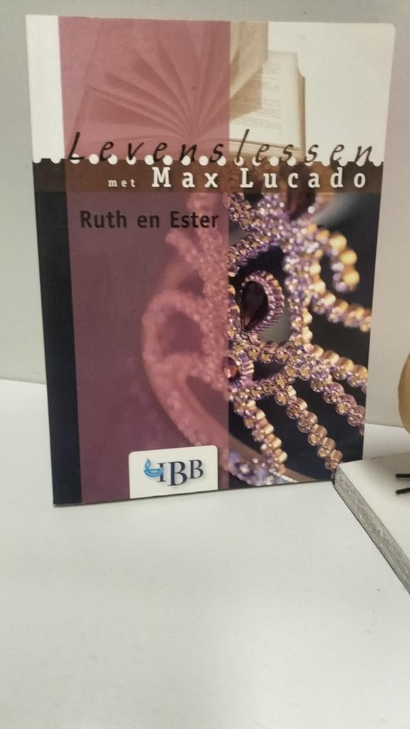 Lucado, Max; Levenslessen (Ruth en Ester), Boeken, Ophalen of Verzenden, Gelezen, Christendom | Protestants