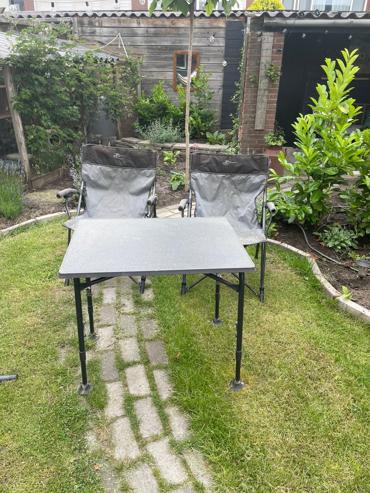 Campingtafel met 2 stoelen - Ideaal voor buiten!, Caravans en Kamperen, Ophalen, Gebruikt, Campingtafel