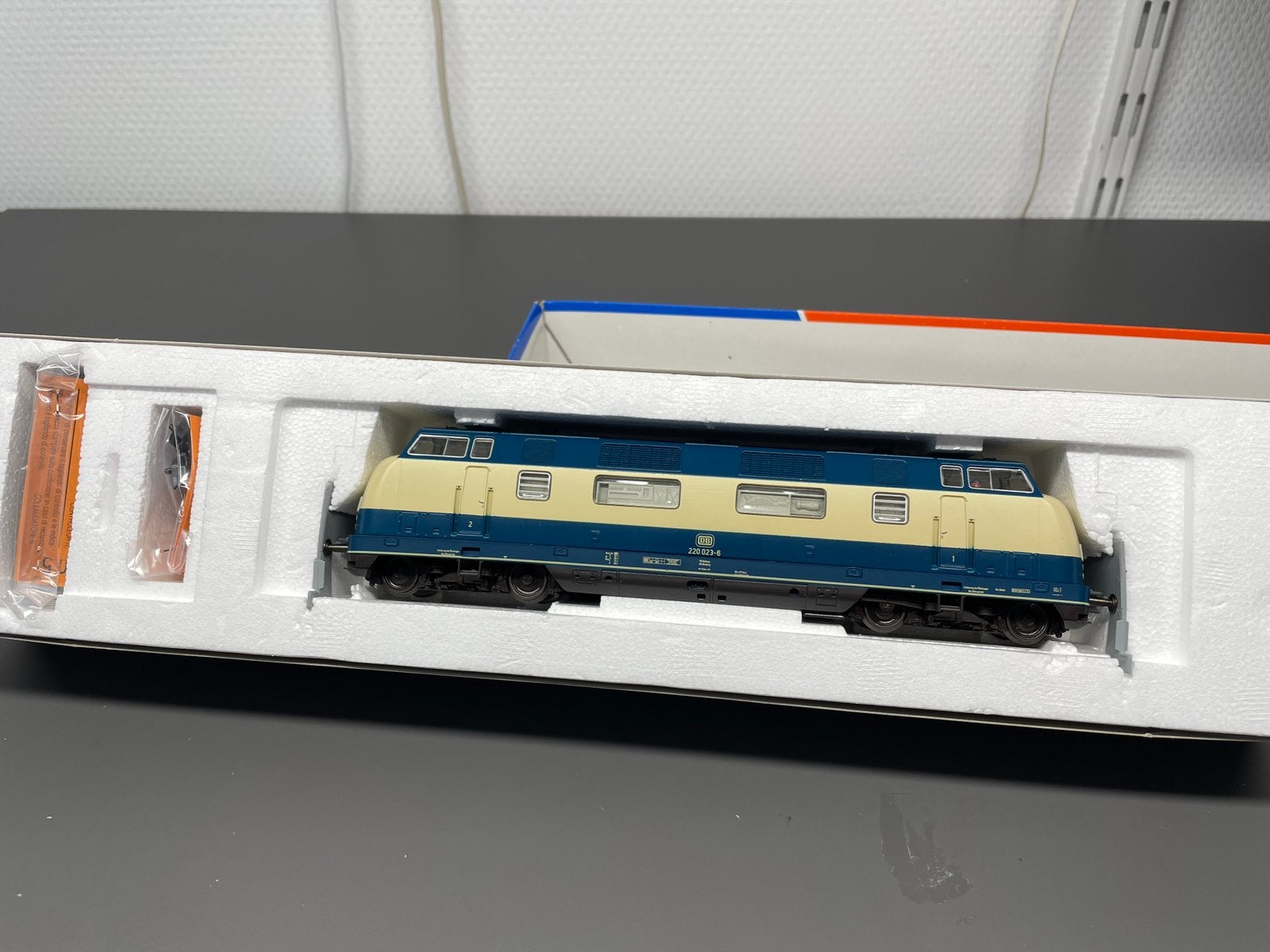 Roco 43524 v220 023-6 van de DB, Ophalen of Verzenden, Zo goed als nieuw, Roco, Analoog