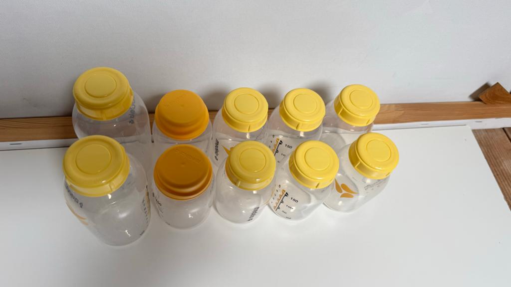 Medela handkolf met flessen en extra onderdelen, Kinderen en Baby's, Babyvoeding en Toebehoren, Ophalen of Verzenden, Gebruikt