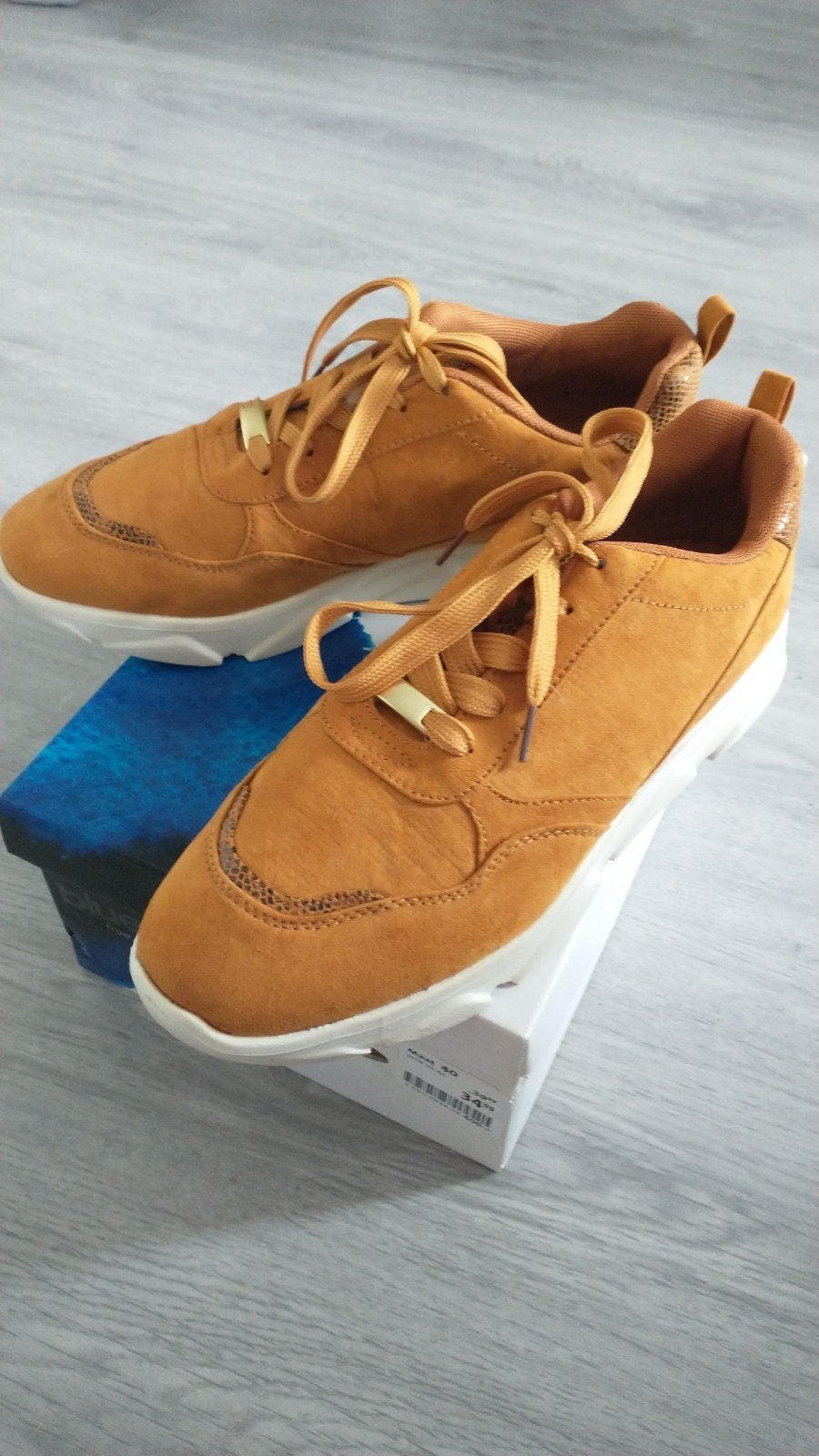 Blue box schoenen maar 40 nieuw, Blue Box, Geel, Nieuw, Ophalen of Verzenden