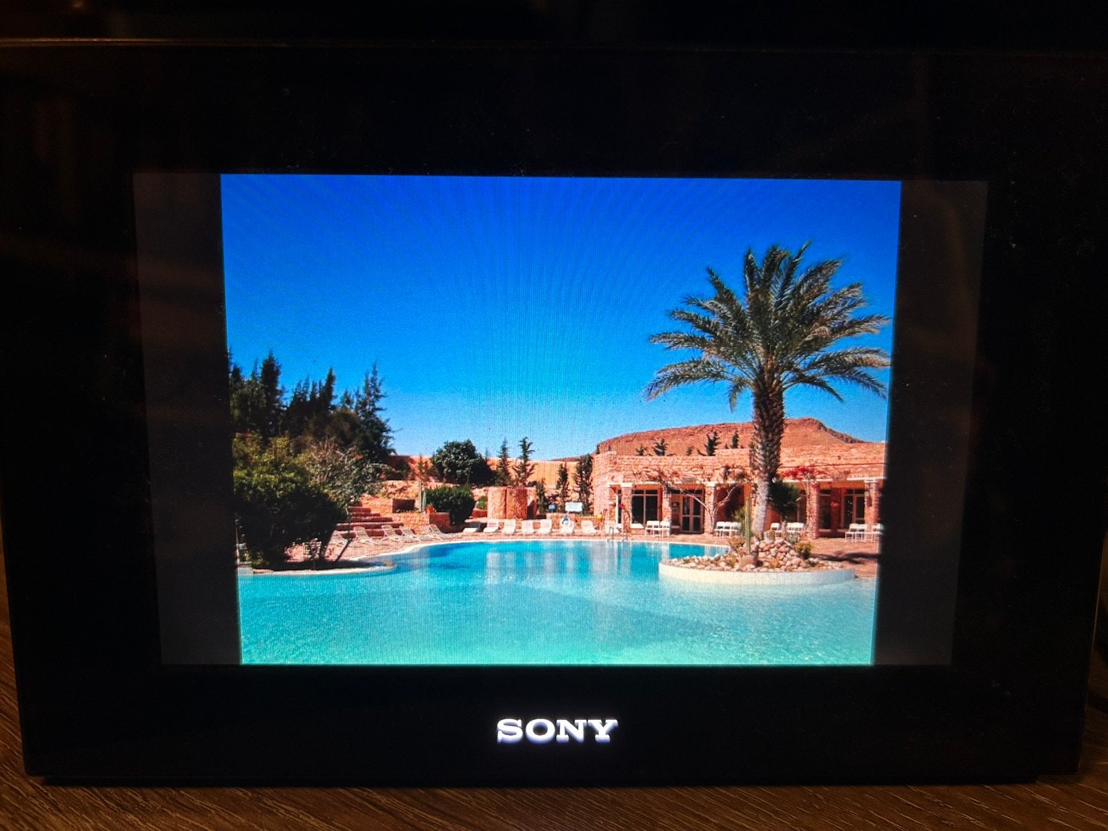Sony Digitale Fotolijst - DPF-D70 - 7" diagonaal beeld, Ophalen, Gebruikt, Minder dan 1 GB, Afstandsbediening