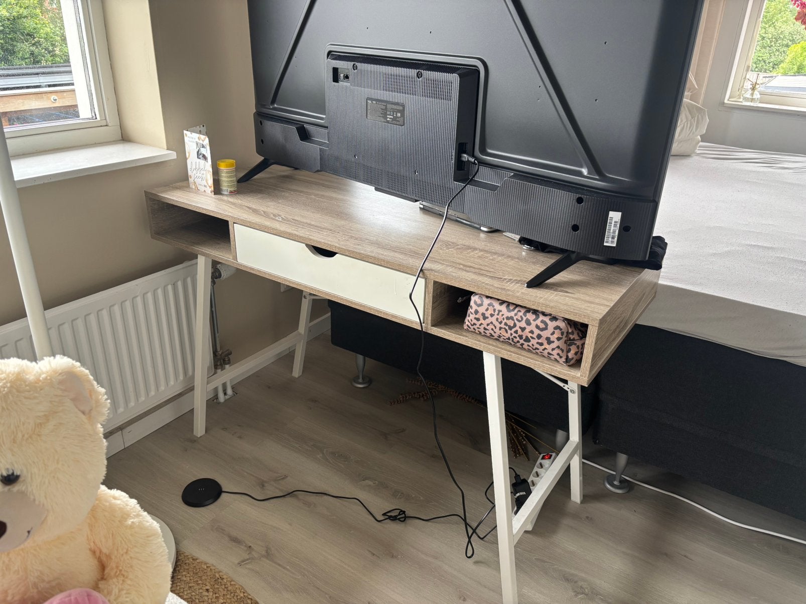 BUREAU MET LA MOET Z.S.M. WEG!, Huis en Inrichting, Bureaus, Ophalen, Zo goed als nieuw