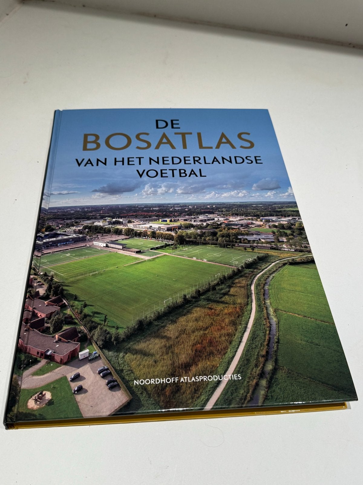 De Bosatlas van het Nederlandse Voetbal - Zo goed als nieuw, Ophalen of Verzenden, Zo goed als nieuw, Balsport