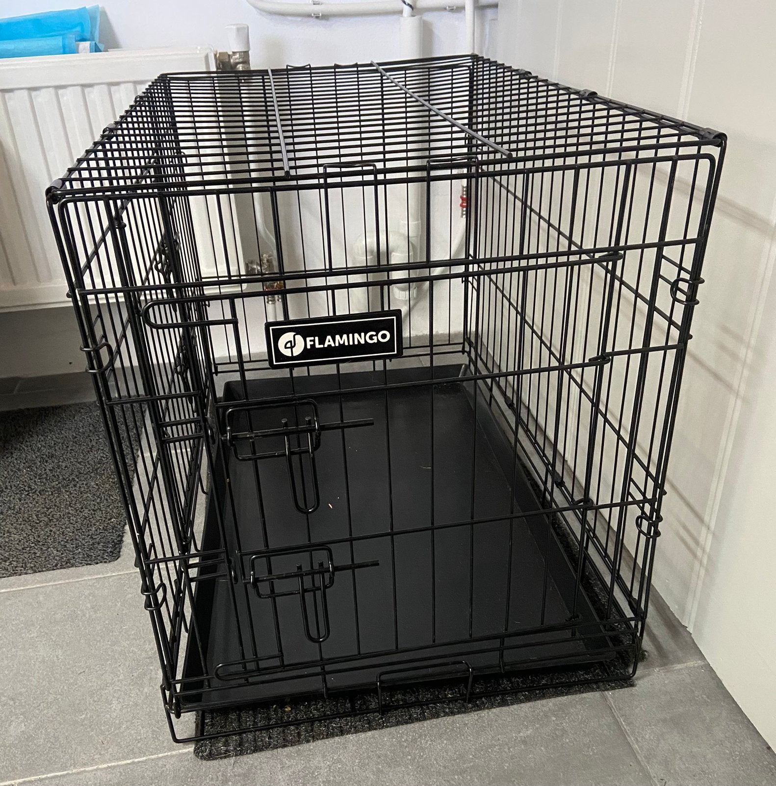Nette zwarte honden bench middelgroot, Dieren en Toebehoren, Ophalen, Zo goed als nieuw, Minder dan 65 cm