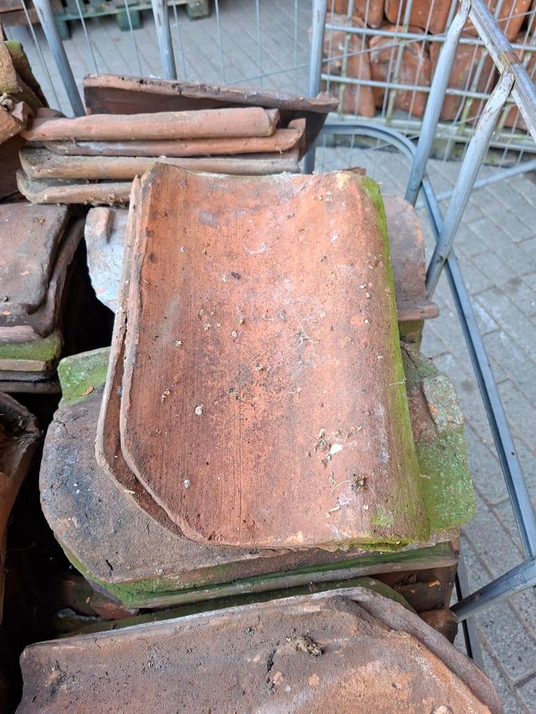 Partij van 2250 oude holle dakpannen - vanaf €1,- p/st, Ophalen