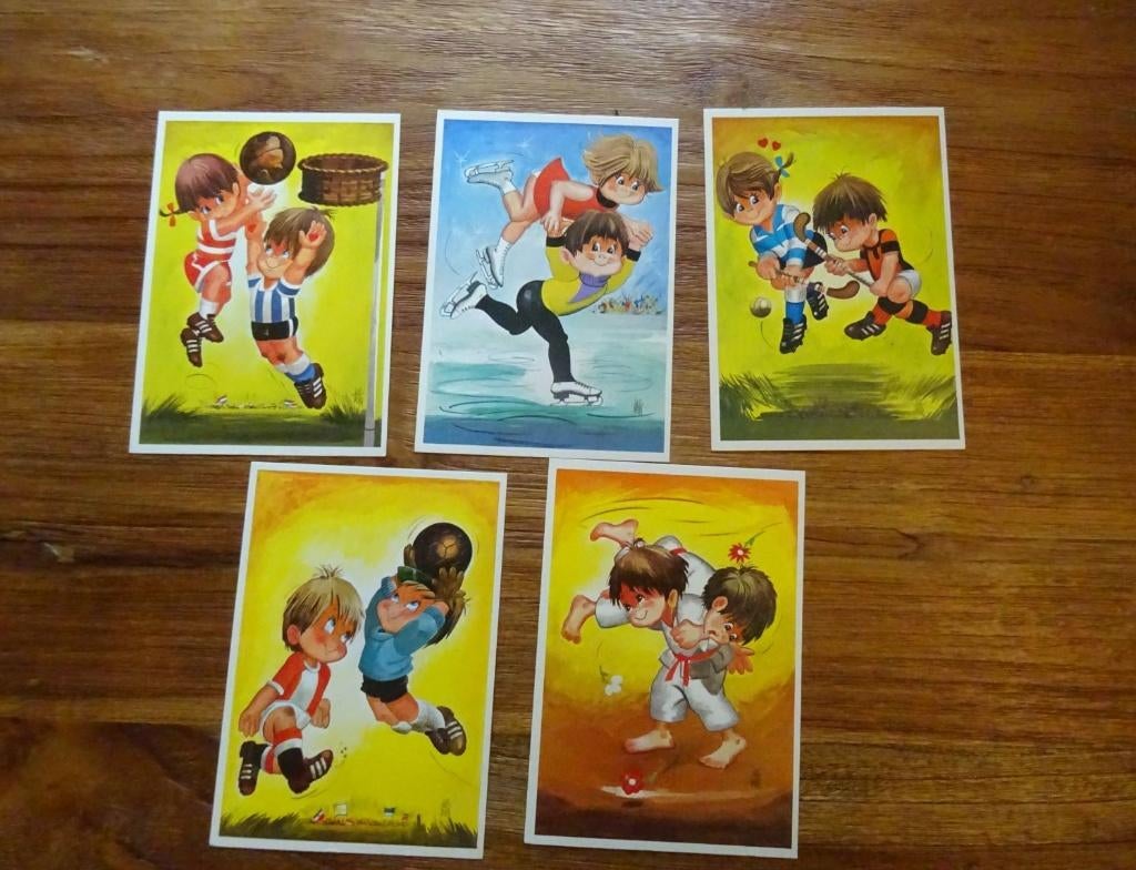 5 oude kinderkaarten van kinderpostzegels., Ophalen of Verzenden, Sport en Spel