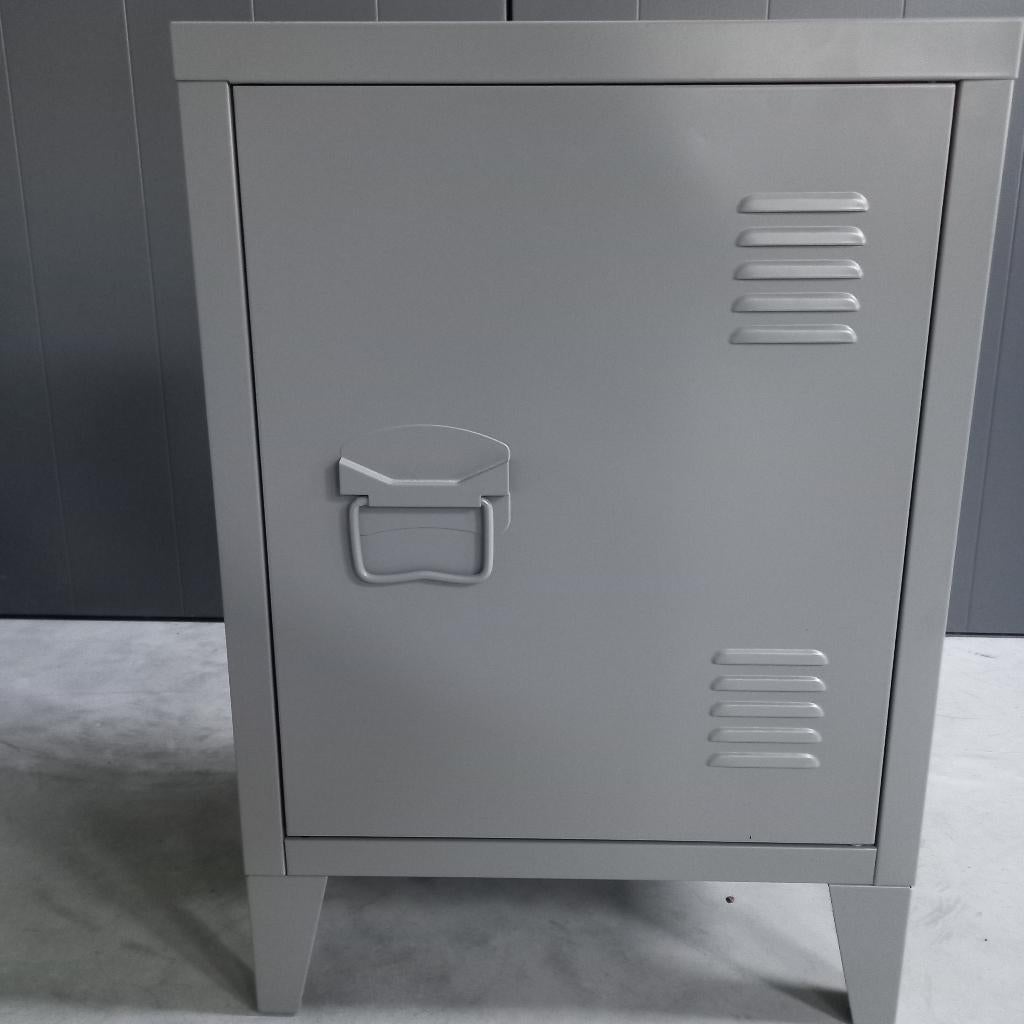 Nachtkastje, locker, Huis en Inrichting, Slaapkamer | Nachtkastjes, Ophalen, Minder dan 45 cm, Metaal of Aluminium, 55 tot 70 cm