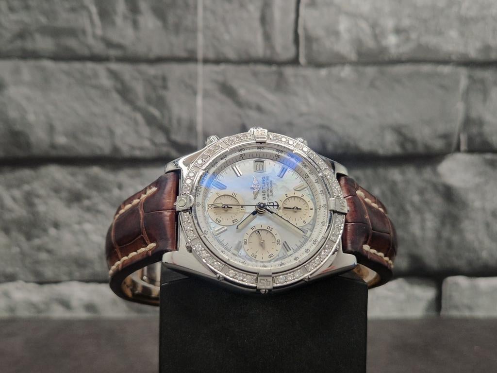 Breitling Chronomat 39mm MOP dial en diamanten bezel, Zwitserland, Staal, Breitling, Polshorloge