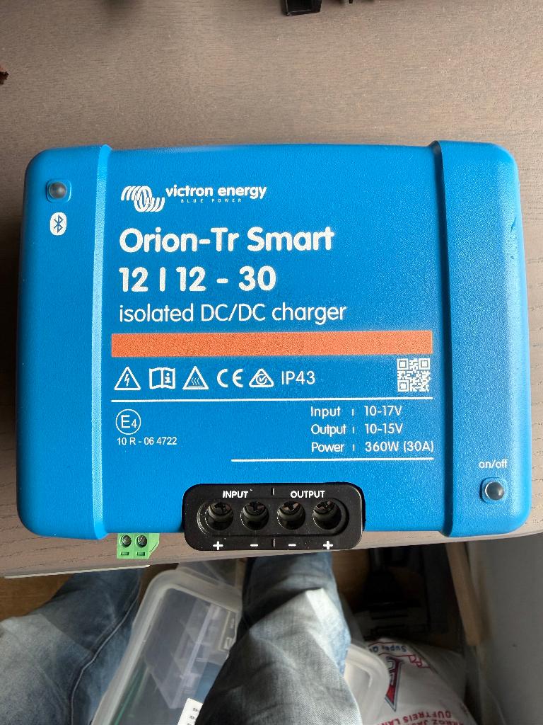 Victron Orion-TR Smart 12/12-30A geïsoleerde DC-DC acculader, Ophalen of Verzenden, Zo goed als nieuw, Kabel of Apparatuur