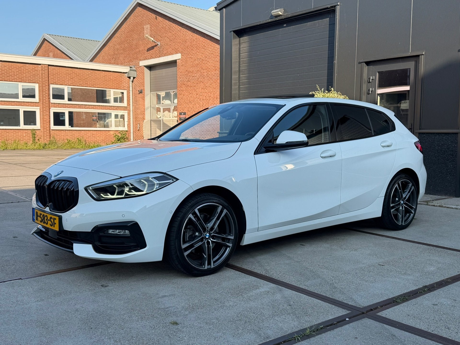 BMW 1-serie 118i Auto Panoramadak SportLine Virtual NAP BTW, Auto's, Dealer onderhouden, 136 pk, Gebruikt, Alcantara