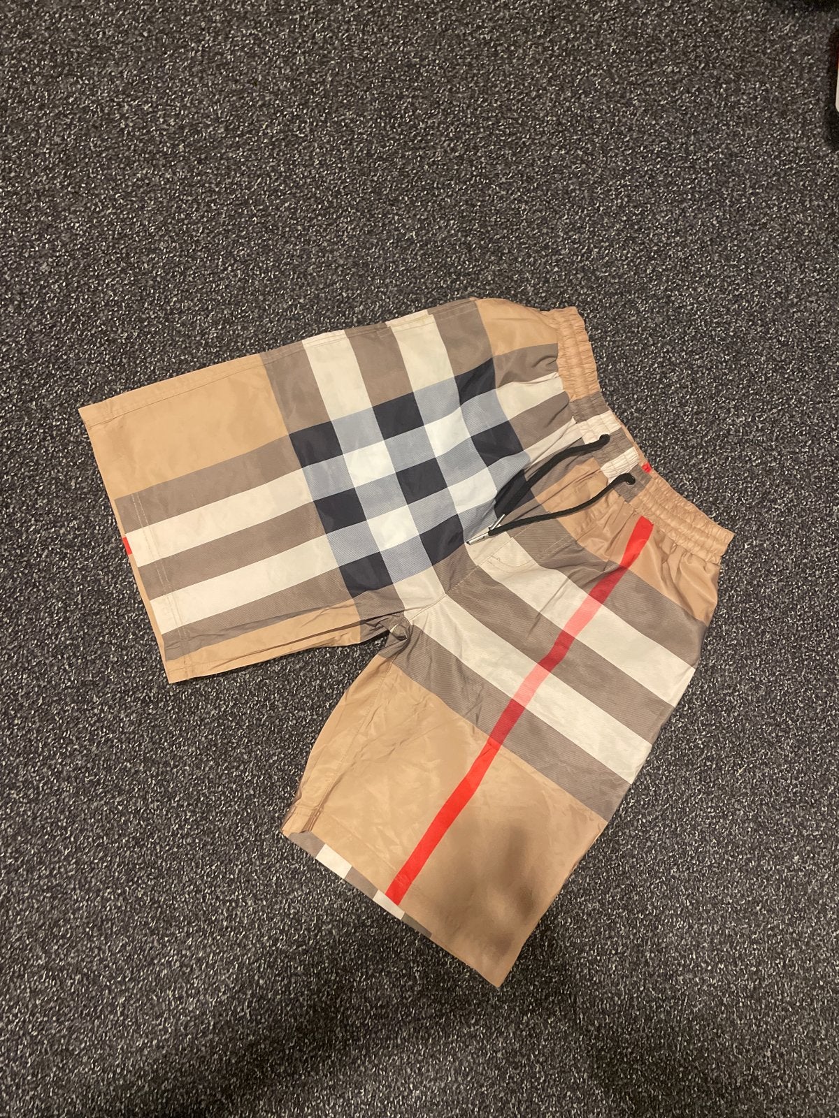 Burberry korte broek, Kleding | Dames, Badmode en Zwemkleding, Ophalen of Verzenden, Nieuw, Beige, Zwembroek of Short