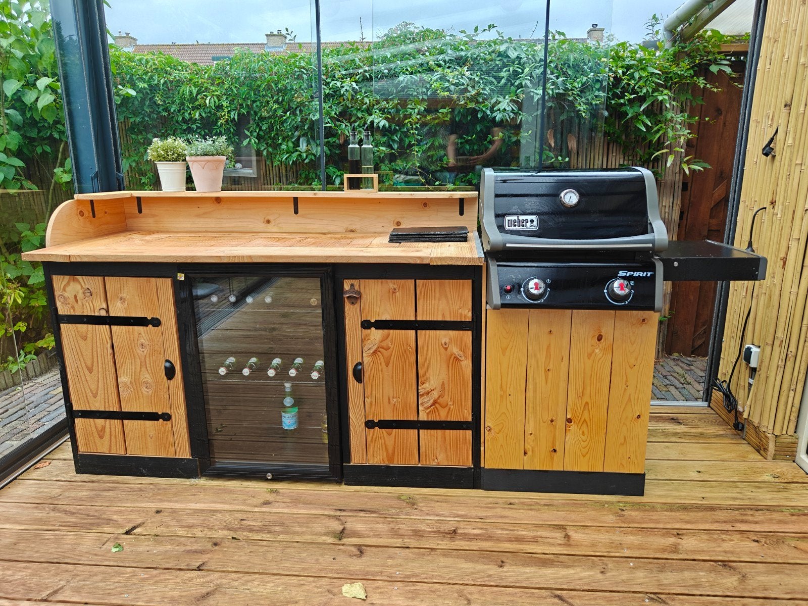 Zelfgemaakte buitenkeuken met inbouw koelkast en Weber BBQ, Tuin en Terras, Buitenkeukens, Ophalen, Gebruikt, Gas, Vrijstaand