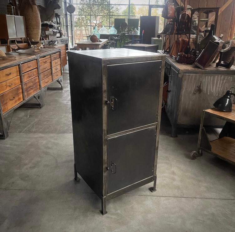 Industrieel kastje, vintage kast, kleine locker, industriële, Antiek en Kunst, Ophalen