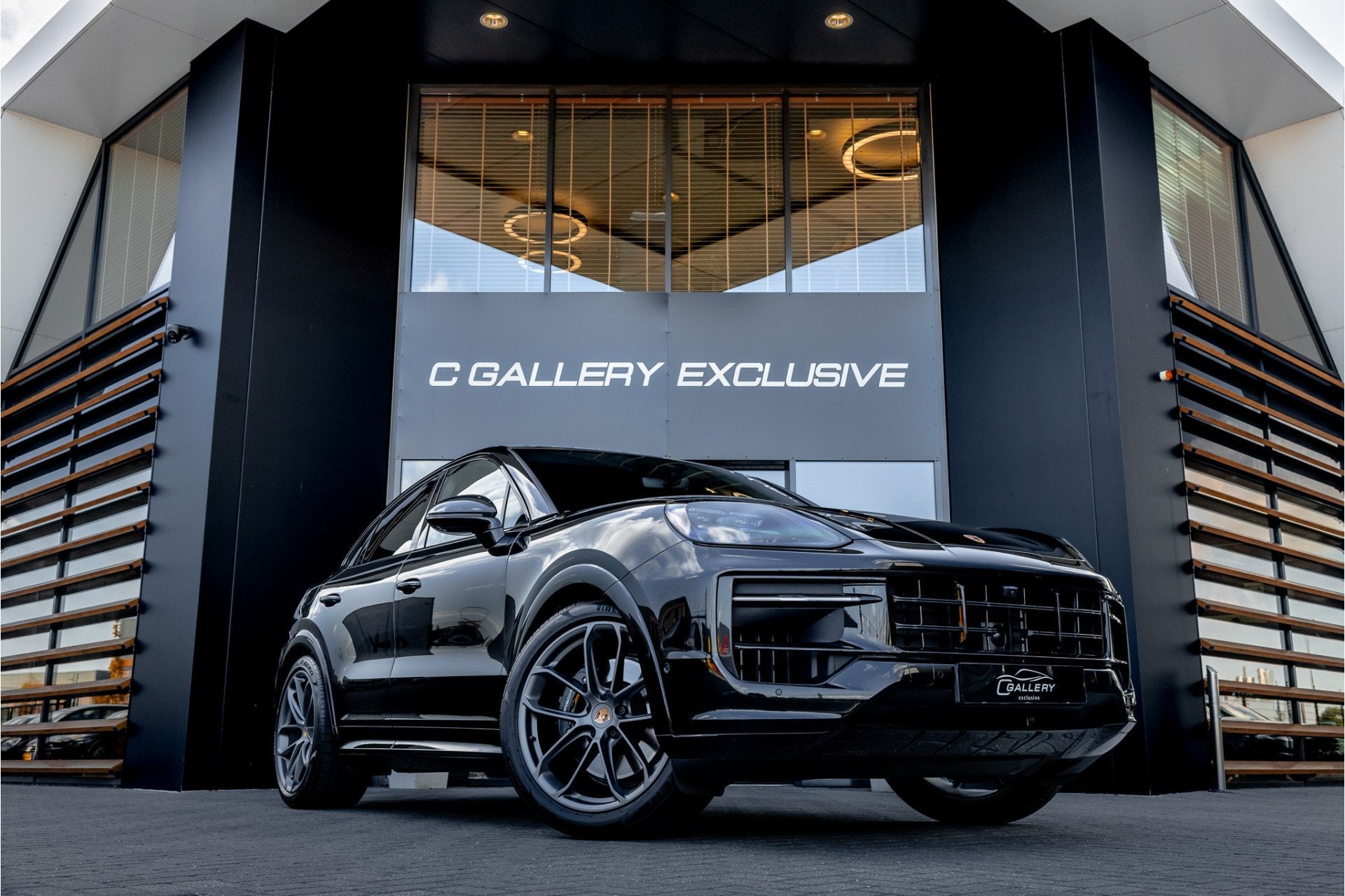 Porsche Cayenne Coupé 3.0 E-Hybrid Black Edition - Originee, Automaat, Gebruikt, 2995 cc, 4 stoelen