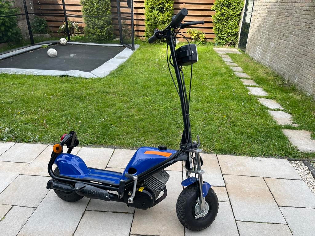 Tweetakt motorstep / scooter, Fietsen en Brommers, Steps, Ophalen of Verzenden, Zo goed als nieuw, Gewone step