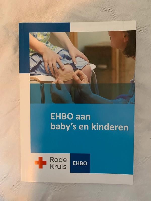 Boek EHBO aan baby's en kinderen, Ophalen of Verzenden, Nieuw, Rode Kruis