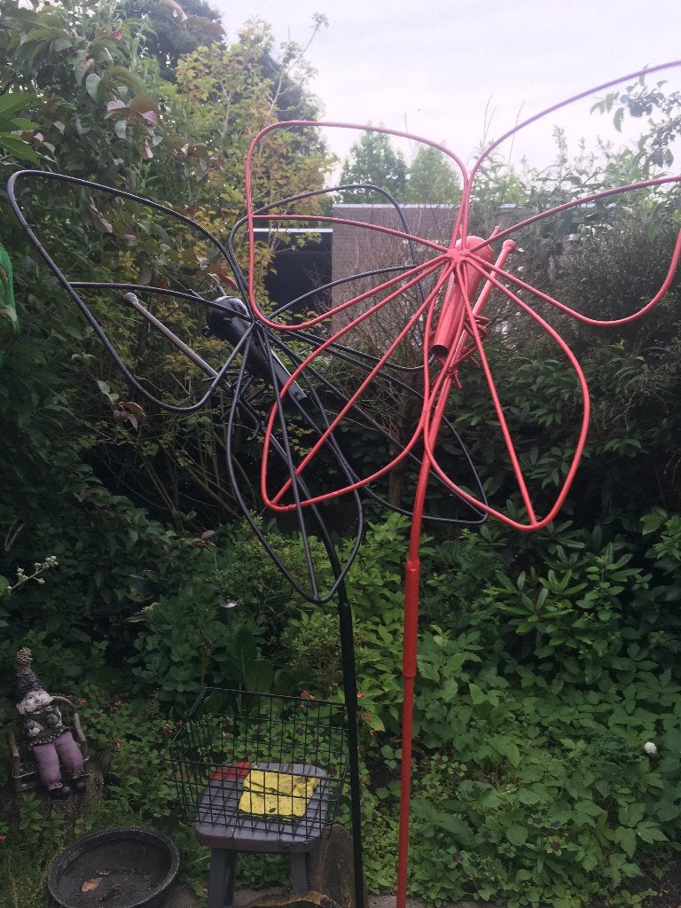 2 hand gesmeden tuinvlinders in zwart en rood, Ophalen, Nieuw
