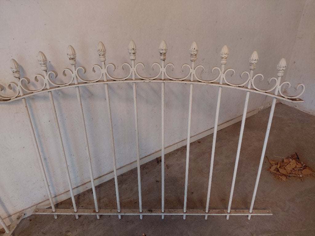 ijzeren hekwerk, bestaande uit 2 delen, Tuin en Terras, Tuinhekken en Hekwerk, Ophalen, Gebruikt, IJzer, Sierhekwerk