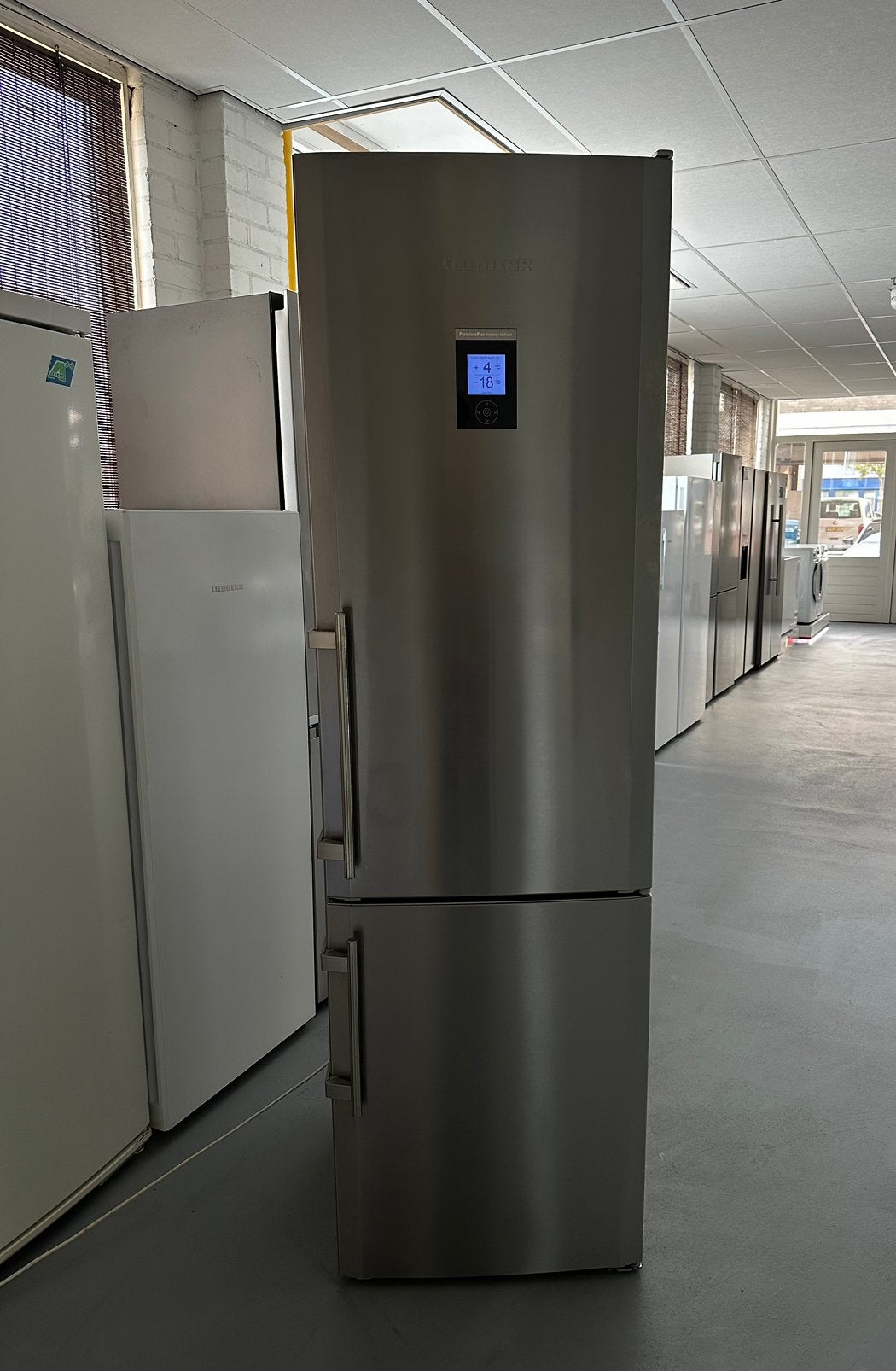 LIEBHERR RVS No Frost BioFresh KOELVRIESCOMBINATIE 385L, 200 liter of meer, Refurbished, Energieklasse A of zuiniger, LIEBHERR