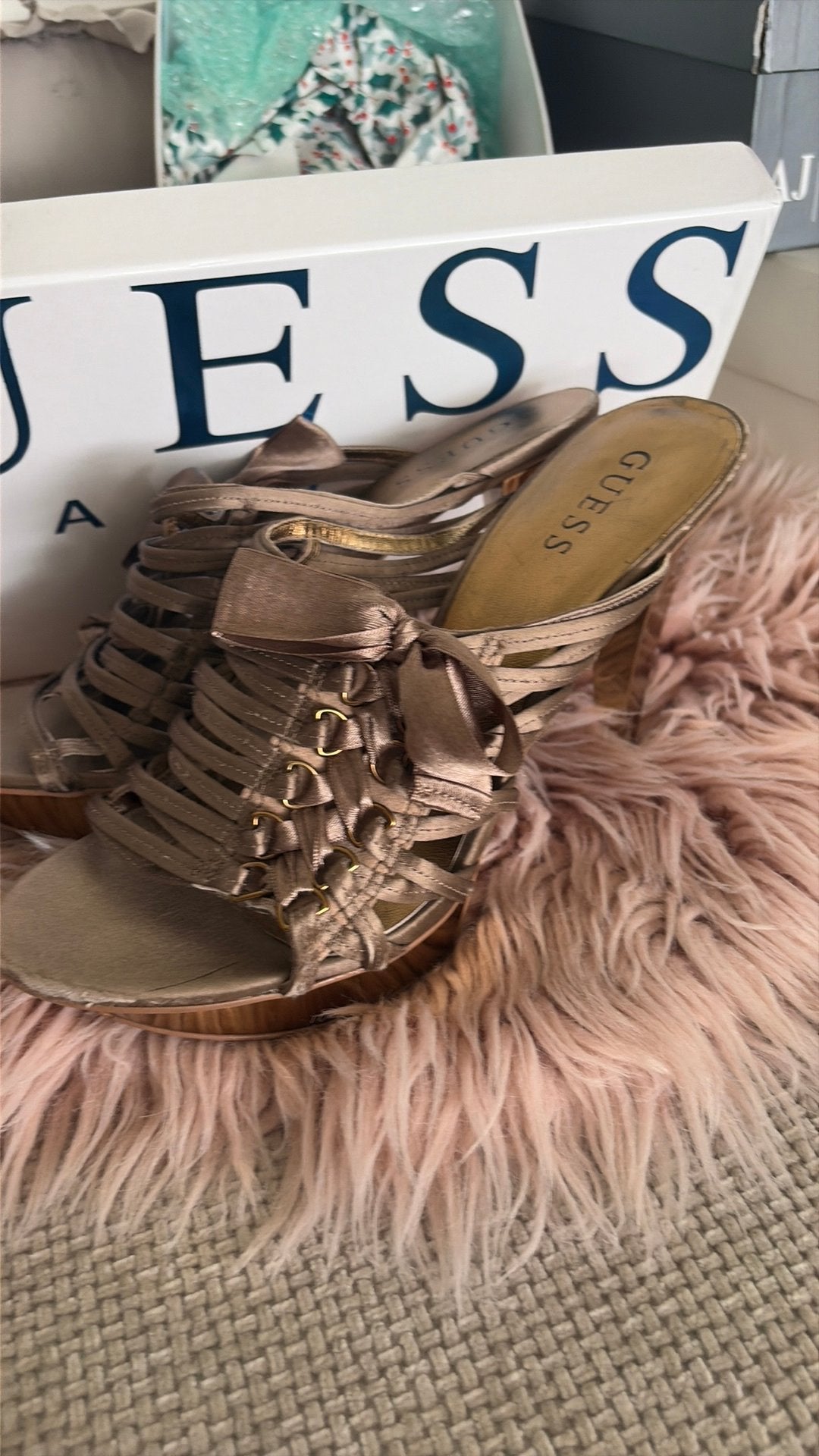 Guess  gouden sandalen met hak - Maat 40, Ophalen of Verzenden, Gedragen, Overige kleuren, Sandalen of Muiltjes