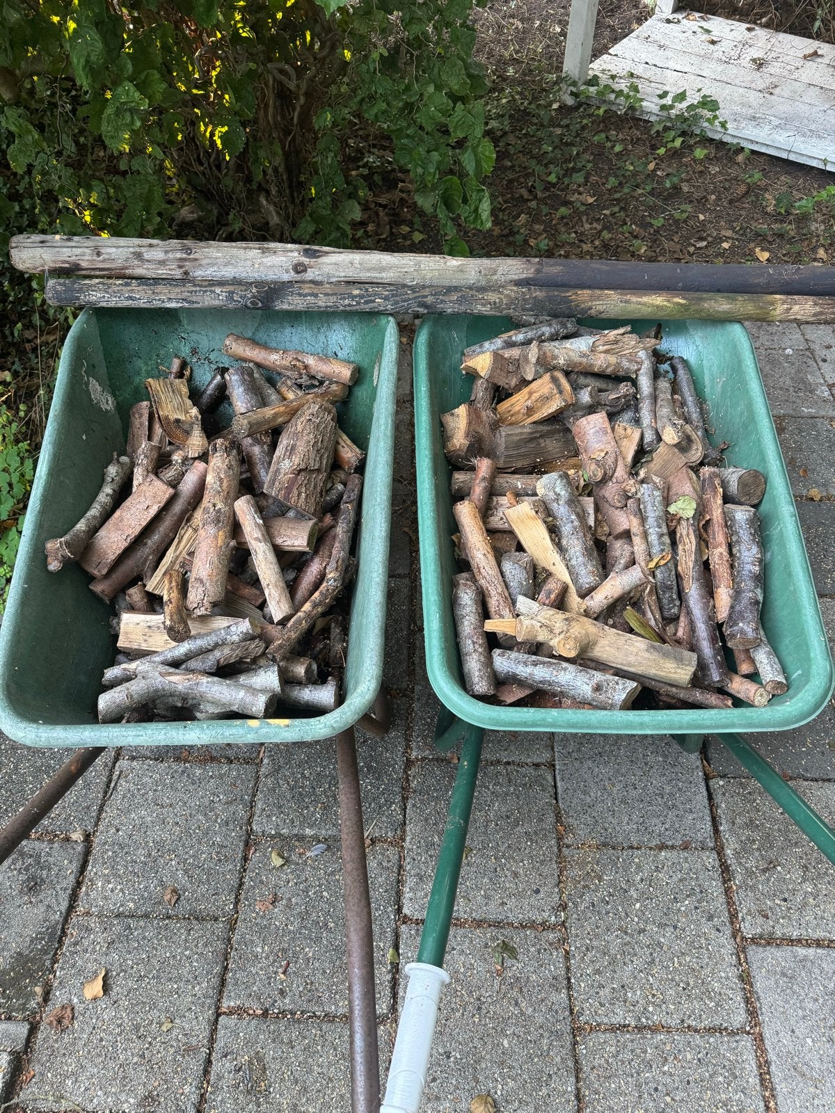 Brandhout: Blokken en takken, diverse houtsoorten, Tuin en Terras, Haardhout, Minder dan 3 m³, Ophalen, Overige houtsoorten, Blokken