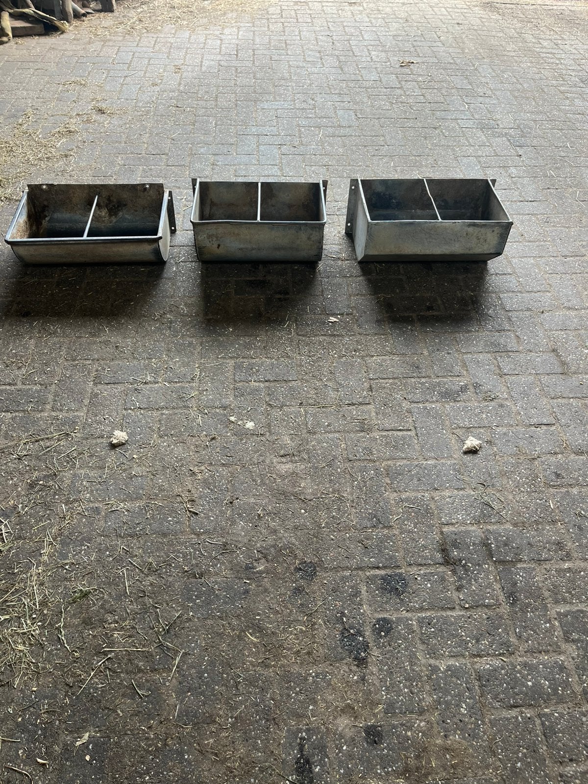 Voerbakken, Ophalen of Verzenden, Zo goed als nieuw, Hout