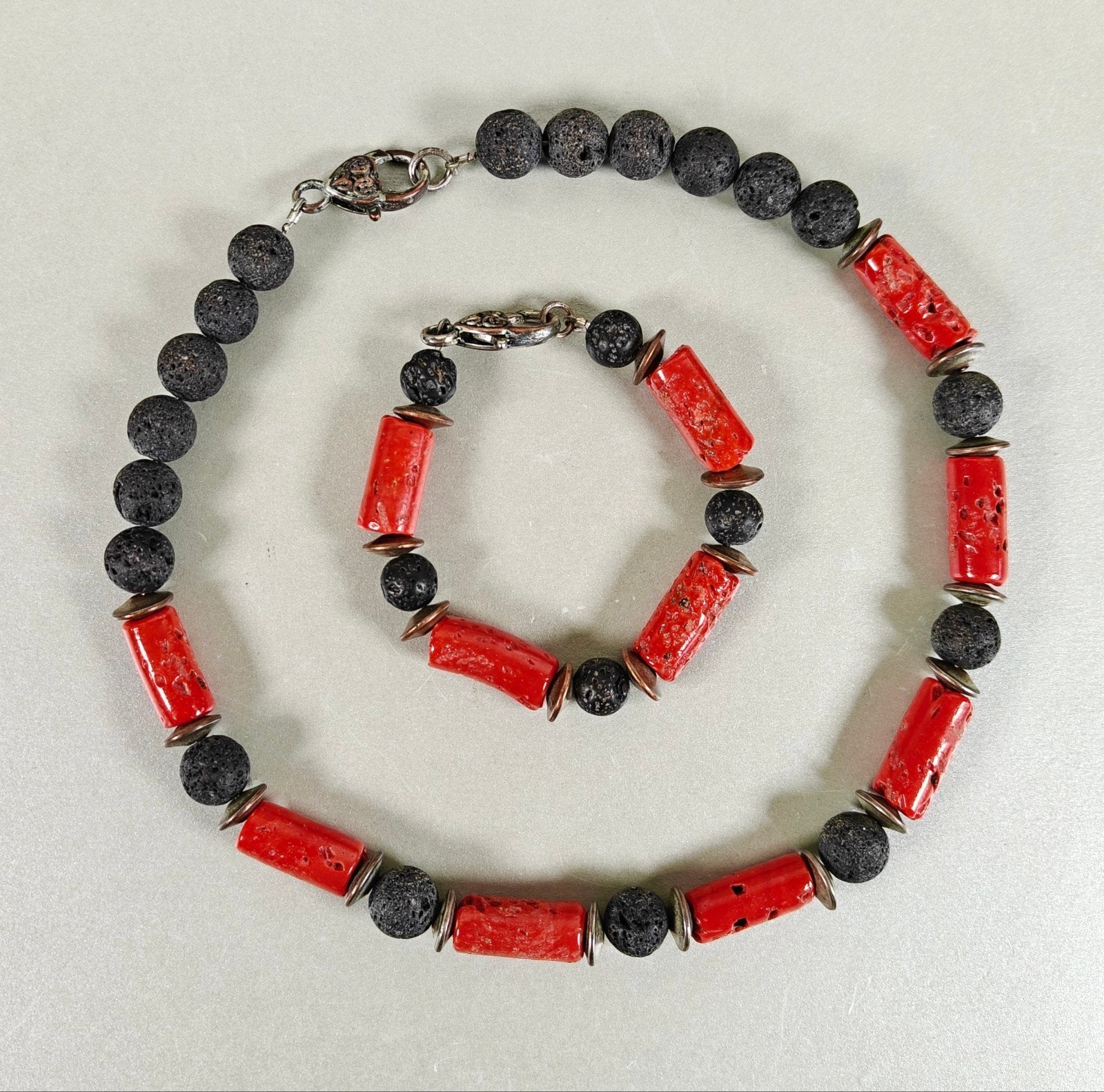 Ethnic ketting en armband. Rood koraal, lavasteen, Ophalen of Verzenden