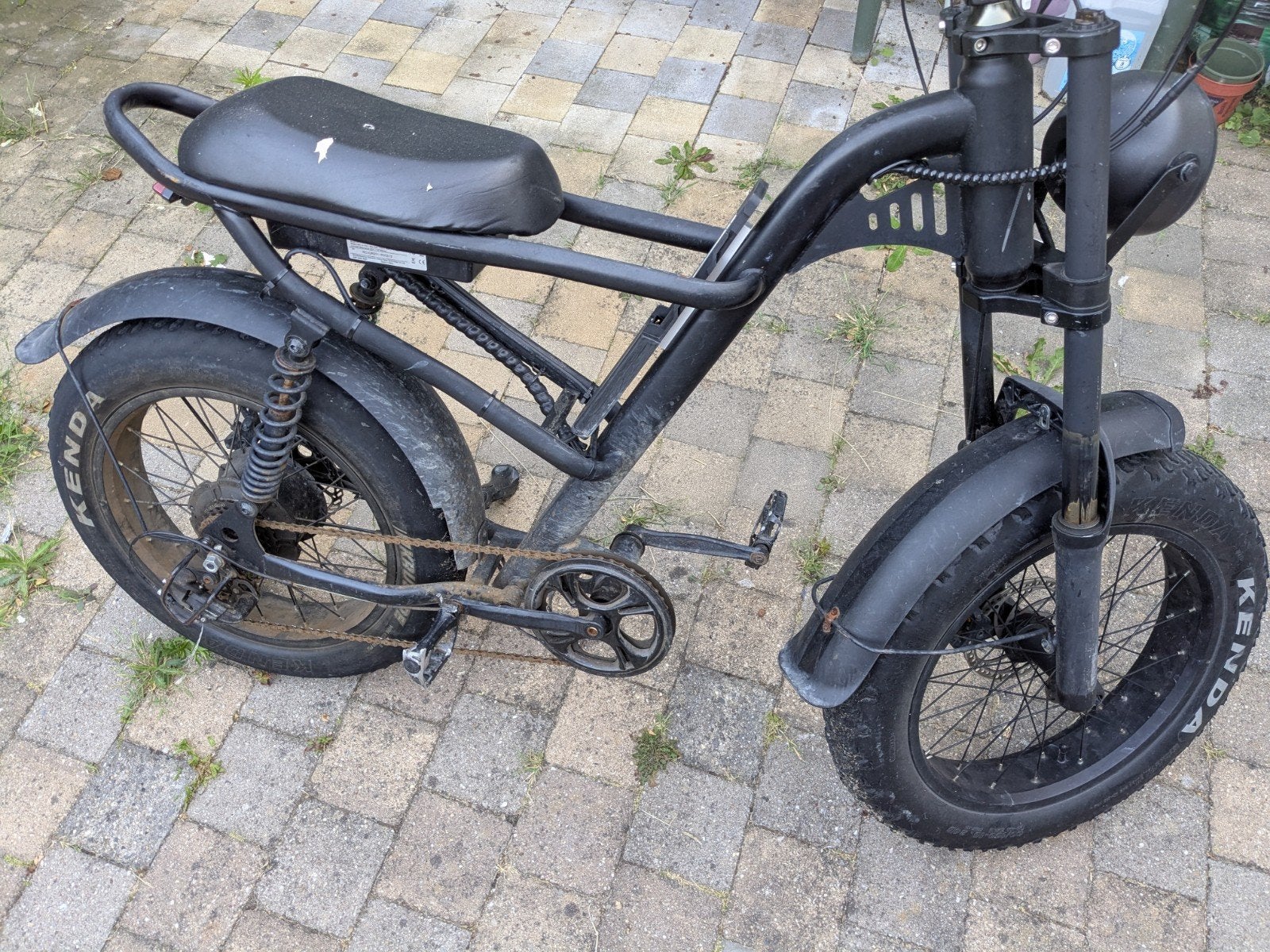 Zwarte E-bike met dikke banden - Opknapper, Fietsen en Brommers, Elektrische fietsen, Minder dan 30 km per accu, Gebruikt, 51 tot 55 cm