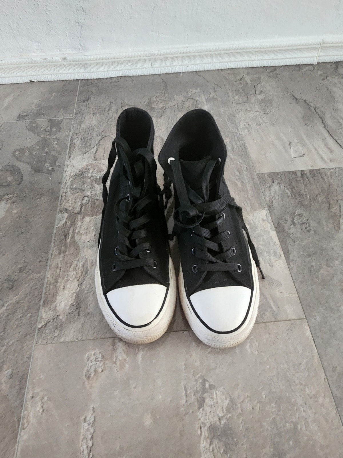 Zwarte hoge sneakers - Maat 39 - Zo goed als nieuw, Zwart, Ophalen of Verzenden, Bluebox, Sneakers of Gympen