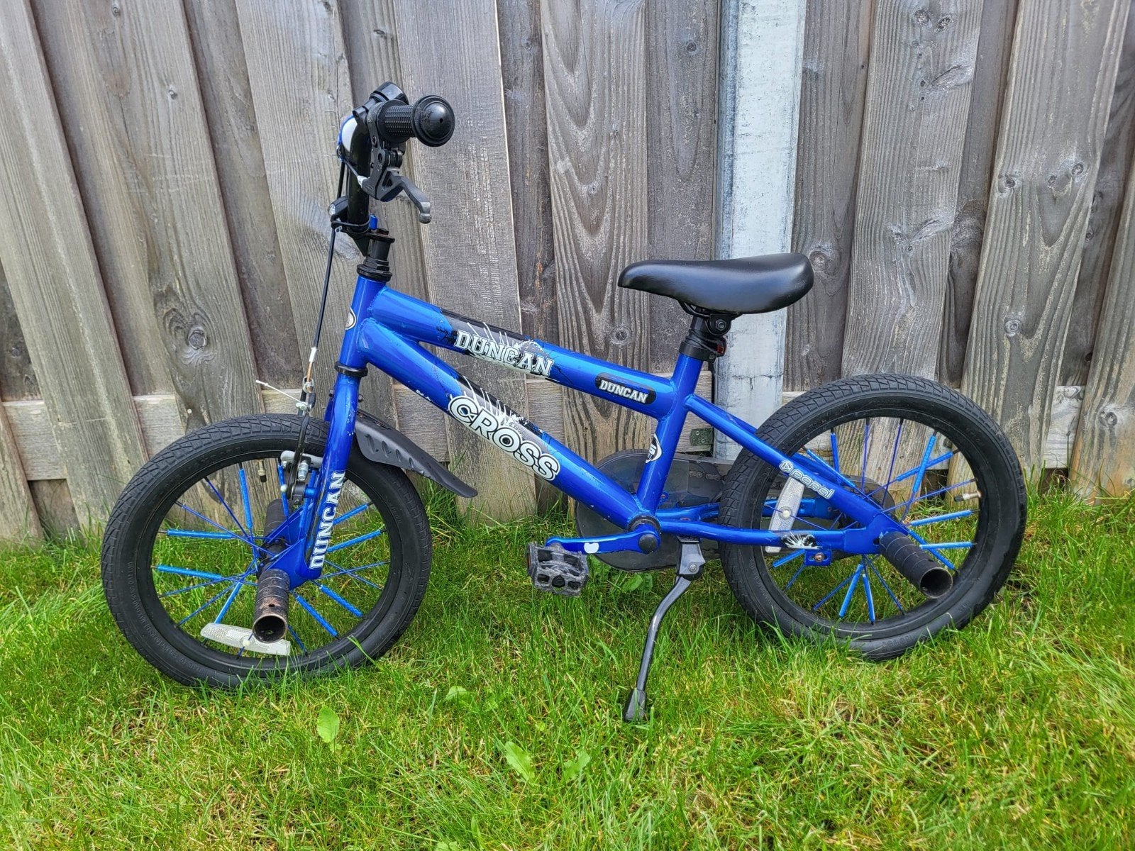 Foto 3 van 16 inch kinderfiets/BMX, zijwieltjes meegeleverd
