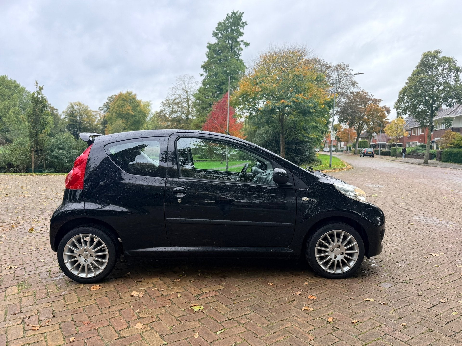 Peugeot 107 1.0-12V XS | Sport+ | velgen | Airco | Elektrisc, Voorwielaandrijving, Stof, Gebruikt, Zwart
