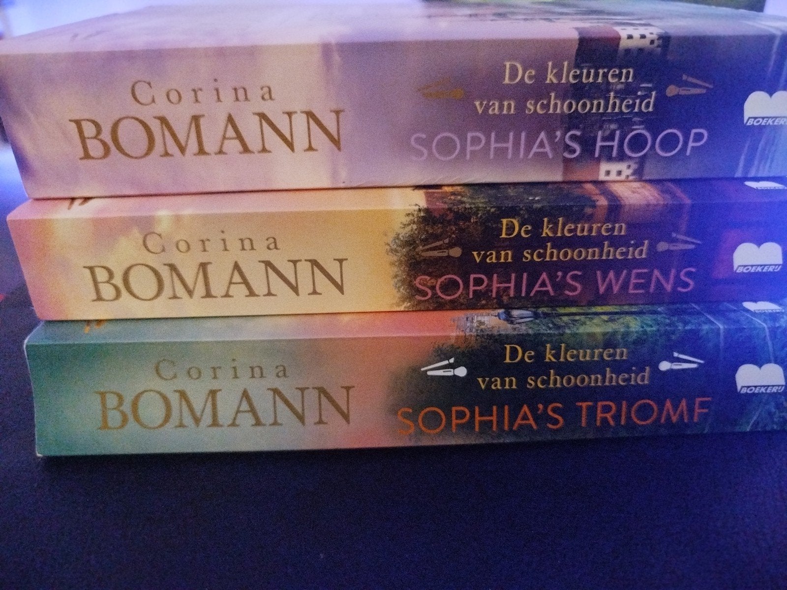 DE KLEUREN VAN SCHOONHEID COLLECTIE 3 DELEN BOMANN, Boeken, Ophalen of Verzenden, Zo goed als nieuw, Corina Bomann, Nederland