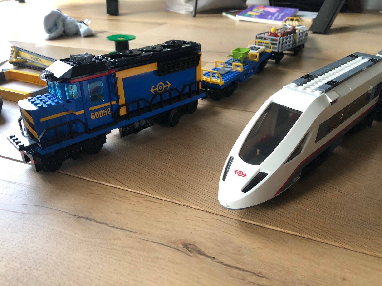 LEGO Treinset. Hogesnelheidstrein en Goederentrein., Ophalen of Verzenden, Gebruikt, Overige merken
