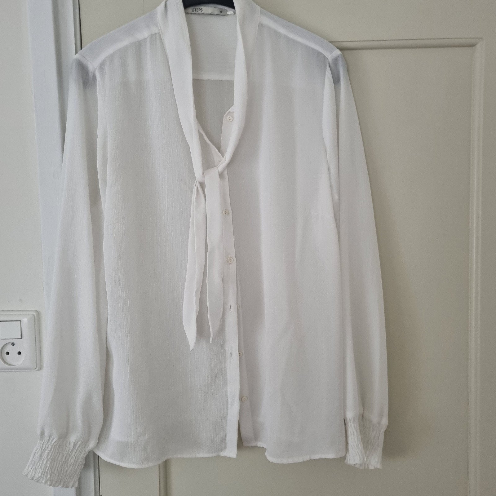 Off White blouse van steps met strikkraag maat 42. Materiaal, Ophalen of Verzenden, Zo goed als nieuw, Maat 42/44 (L), Wit