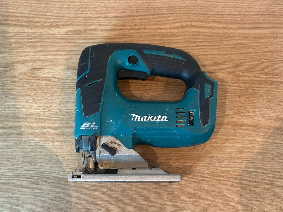 Makita 18V Decoupeerzaag DJV182 - Defect, Doe-het-zelf en Verbouw, Gereedschap | Zaagmachines, Ophalen, Gebruikt, Decoupeerzaag