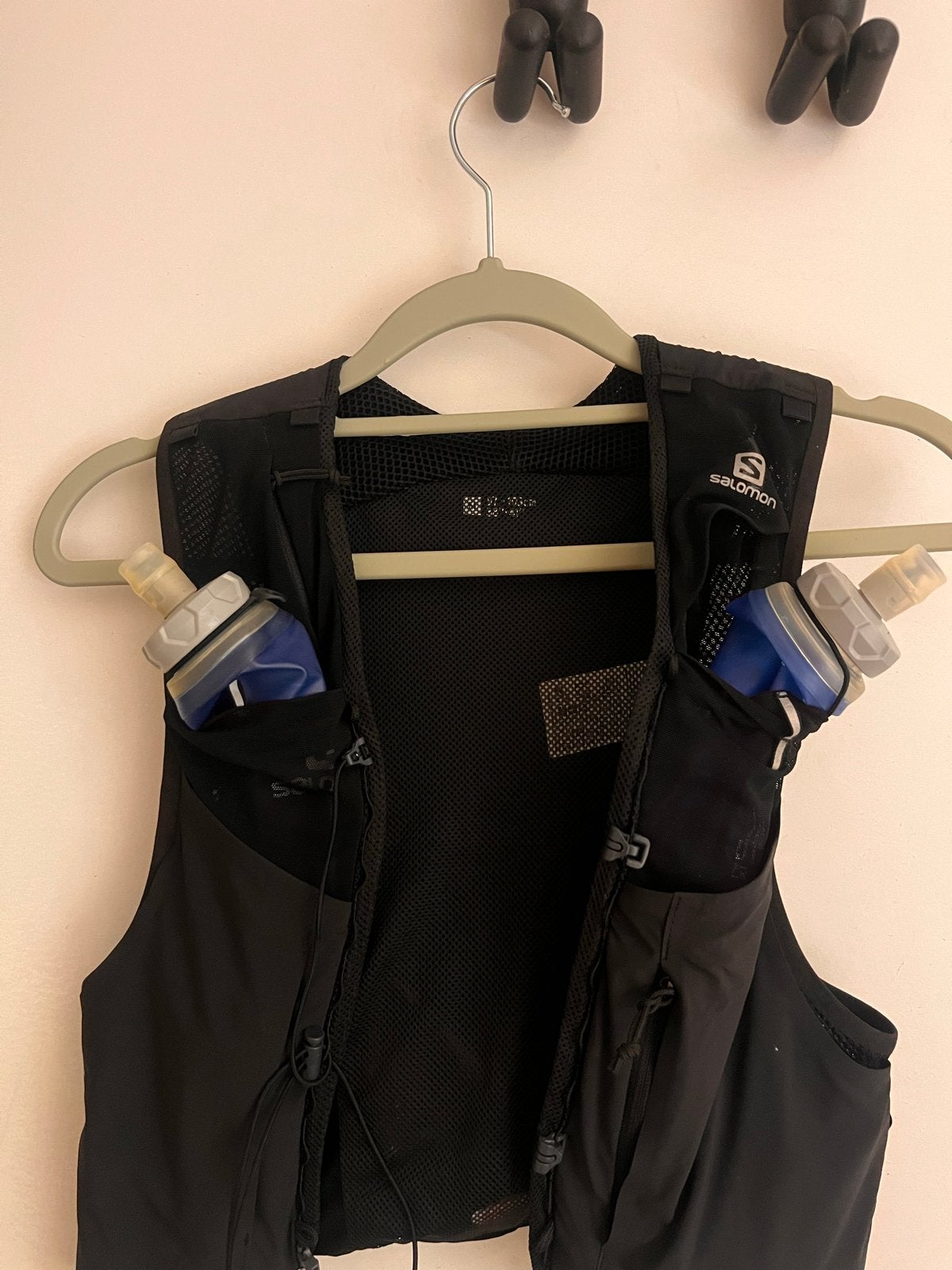 Salomon Sense Pro trailrun- vest met bidons - Maat M, Ophalen of Verzenden, Zo goed als nieuw, Hardlopen, Kleding