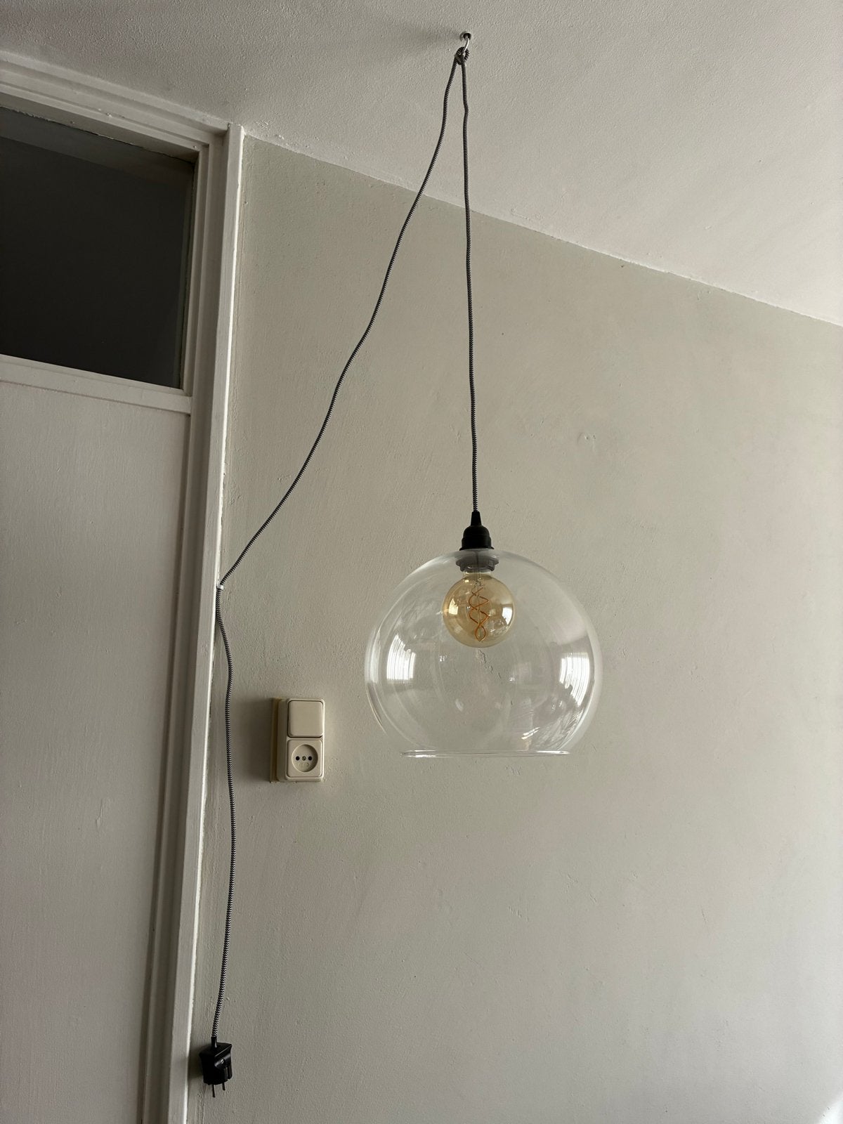 IKEA Hanglamp met glazen bol - Modern en sfeervol, Ophalen of Verzenden, Zo goed als nieuw, Glas