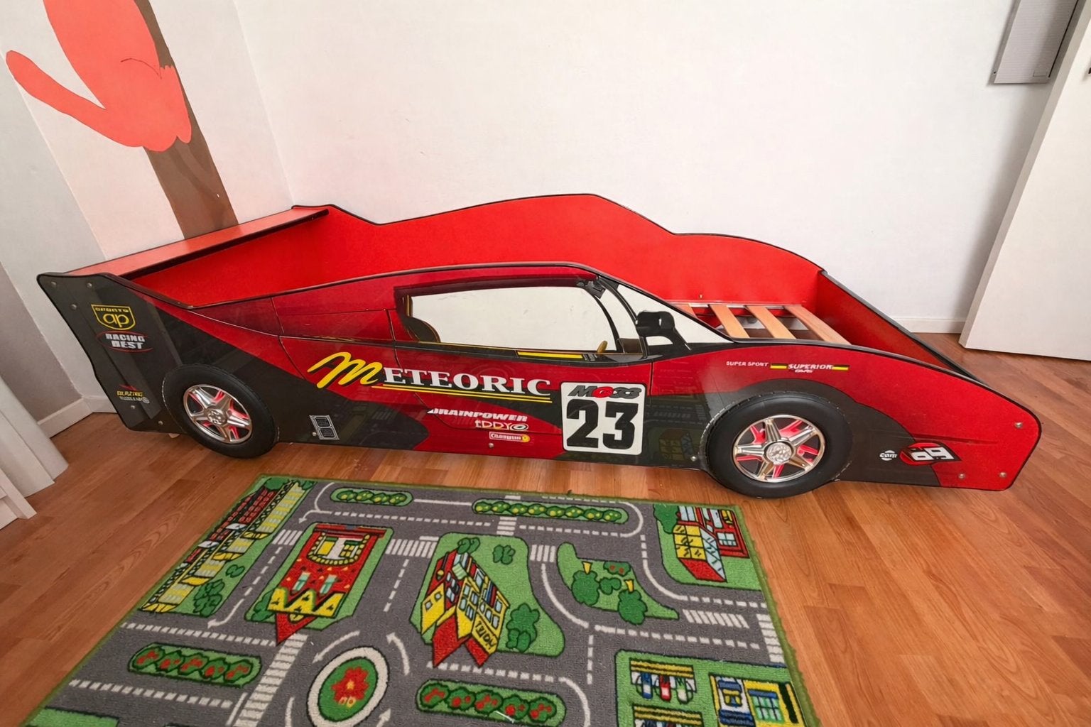 Cars bed + lattenbodem + 2 matrassen, Ophalen, 70 tot 85 cm, Zo goed als nieuw, Lattenbodem