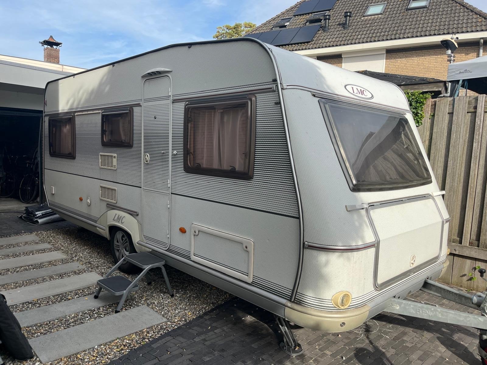 LMC Caravan uit 2005 met stapelbed, tent en luifel, Stapelbed, Rondzit, Particulier, Luifel