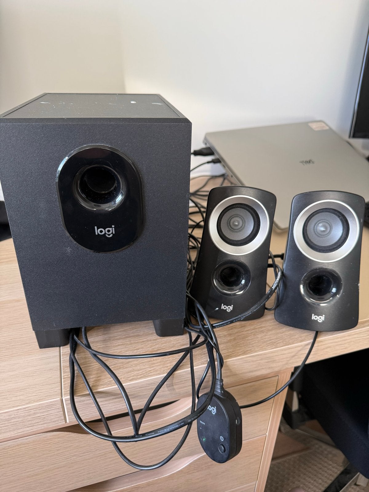 Logitech speakers met subwoofer - Gebruikt maar werken prima, Computers en Software, Pc speakers, Ophalen, Gebruikt, Audiokanaal 2.1