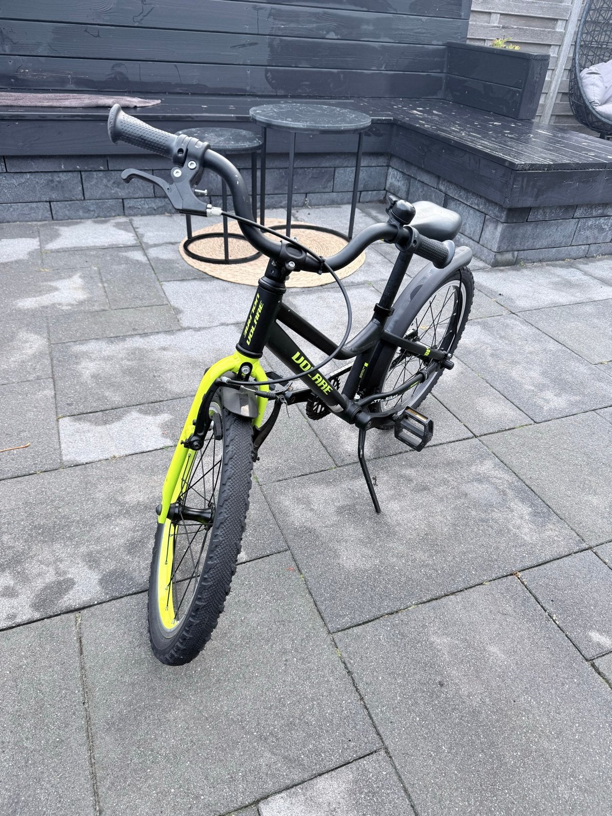 Volare kinderfiets 18 inch - Zwart/Neon Geel, Ophalen, Gebruikt, Terugtraprem, 16 tot 20 inch