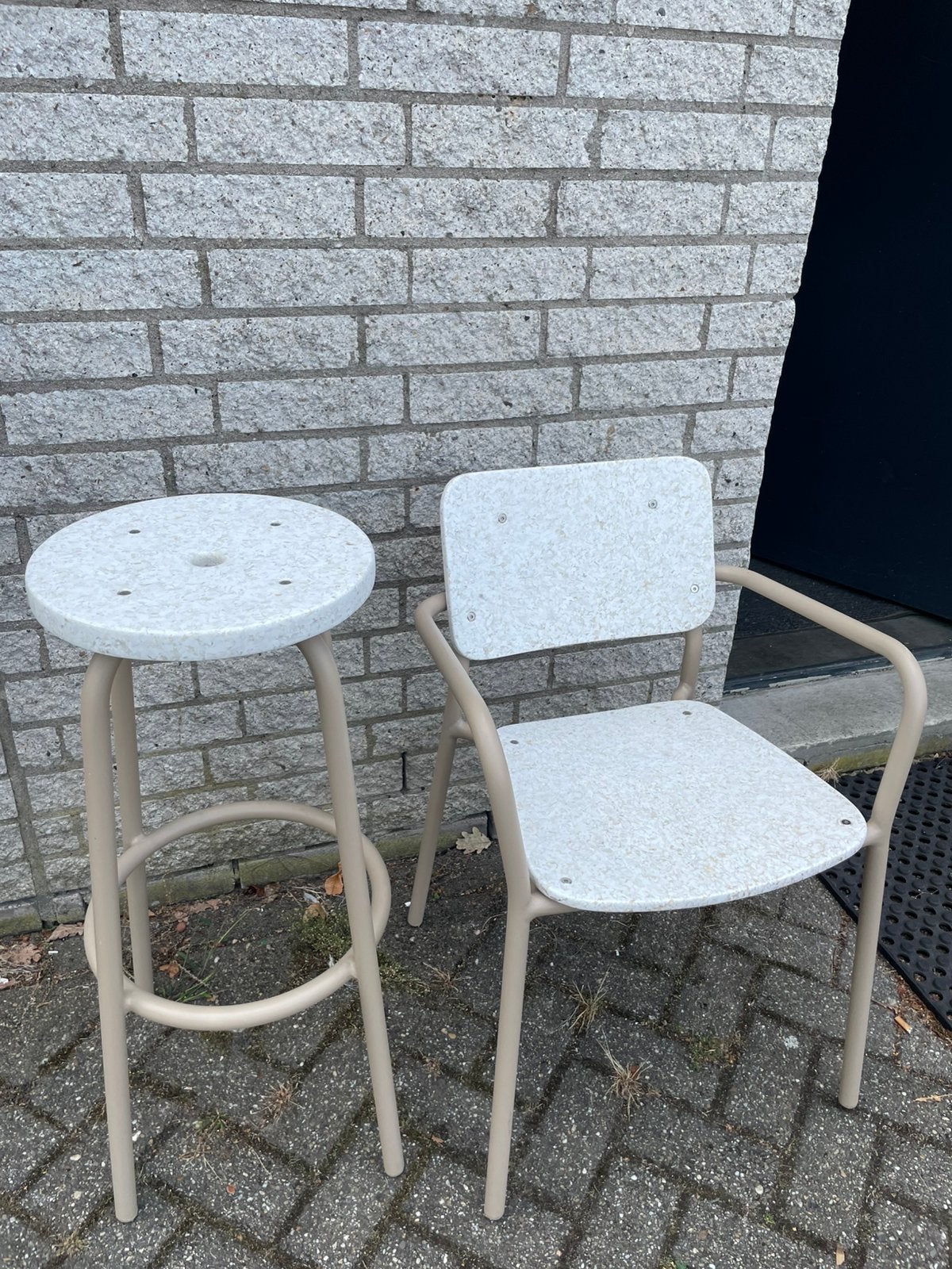 Satelliet Code design stoel & barkruk – gespikkeld wit, Ophalen, Twee, Wit, Zo goed als nieuw