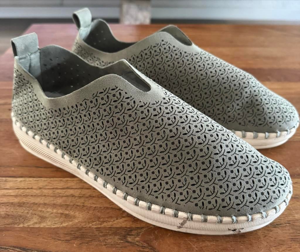 Hush Puppies instappers maat 43, Kleding | Dames, Schoenen, Gedragen, Instappers, Grijs, Ophalen of Verzenden