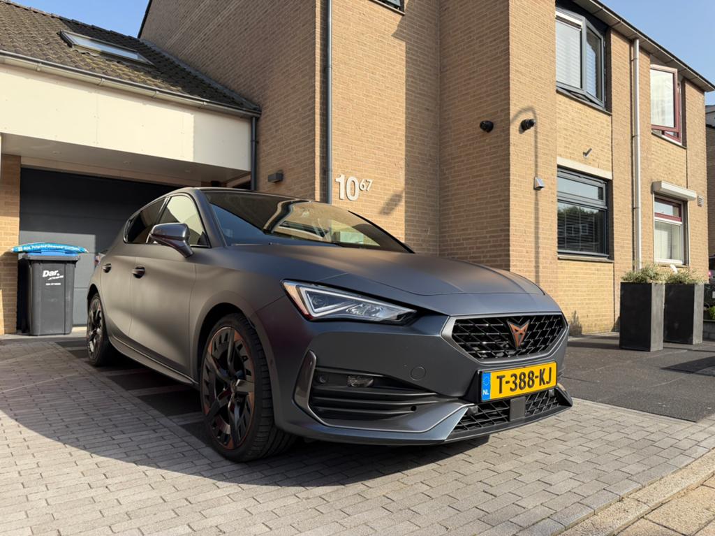 CUPRA Leon 1.4 VZ Performance PANO SFEER KEYLESS, Auto's, Cupra, Parkeerassistent, Zwart, 4 cilinders, Leon